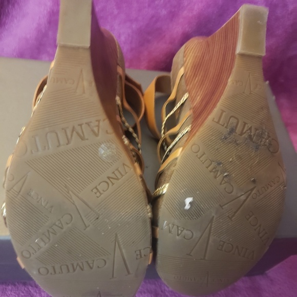 VINCE CAMUTO Wedge Sandals - Picture 4 of 4